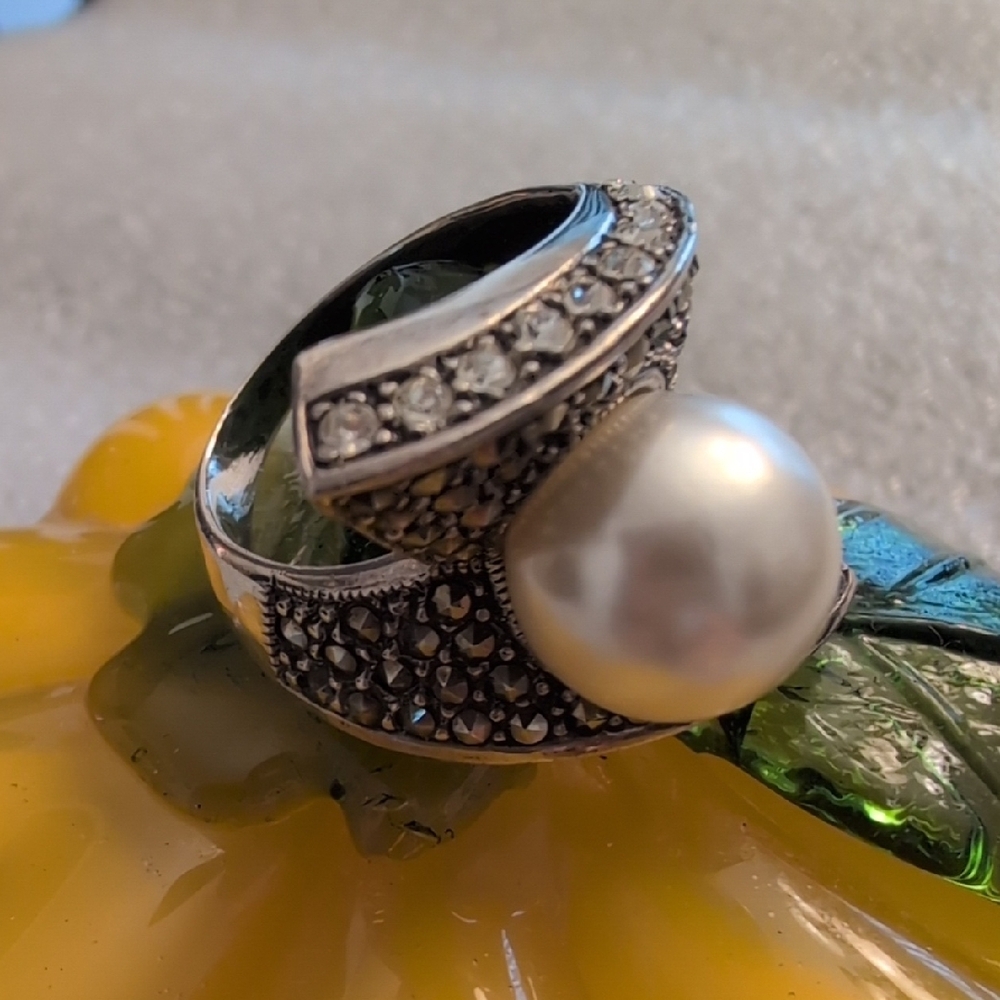 Elegant Sterling Silver Pearl/Marcasite Ring Size 7.5